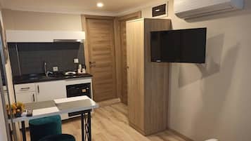 Suite estudio Deluxe | Minibar, sistema de insonorización, wifi gratis