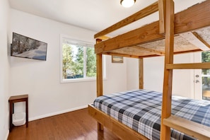 House, Multiple Beds, Hot Tub, Mountain View (1743) | 3 bedrooms, individually decorated, individually furnished, bed sheets