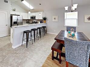 Fridge, microwave, stovetop, dishwasher - Tangerine Dream (Port Aransas)