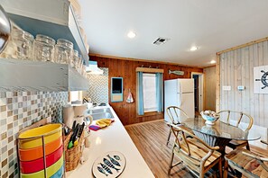 Private kitchen - Sunrise Cabana (Port Aransas)