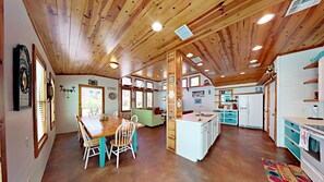 Fridge, microwave, stovetop, dishwasher - The Best of Boat Worlds (Port Aransas)