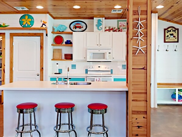 Fridge, microwave, stovetop, dishwasher - The Best of Boat Worlds (Port Aransas)