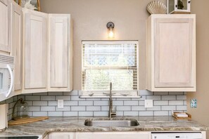 電冰箱、微波爐、爐台、洗碗機