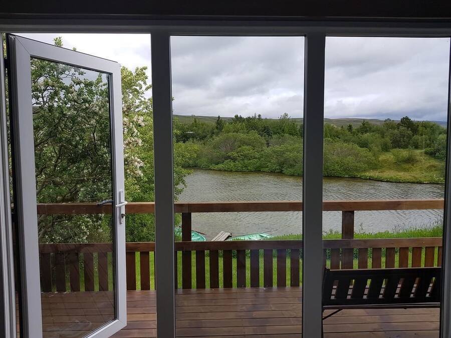 Quarto casal, banheiro privativo, vista para o lago | Vista do quarto