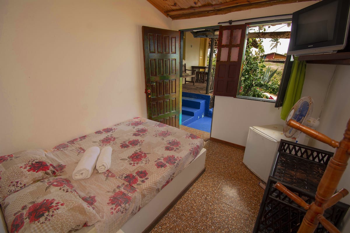 Habitación doble estándar (Verde) | Minibar, wifi gratis y ropa de cama