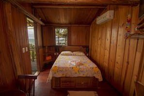 Minibar, wifi gratis y ropa de cama 