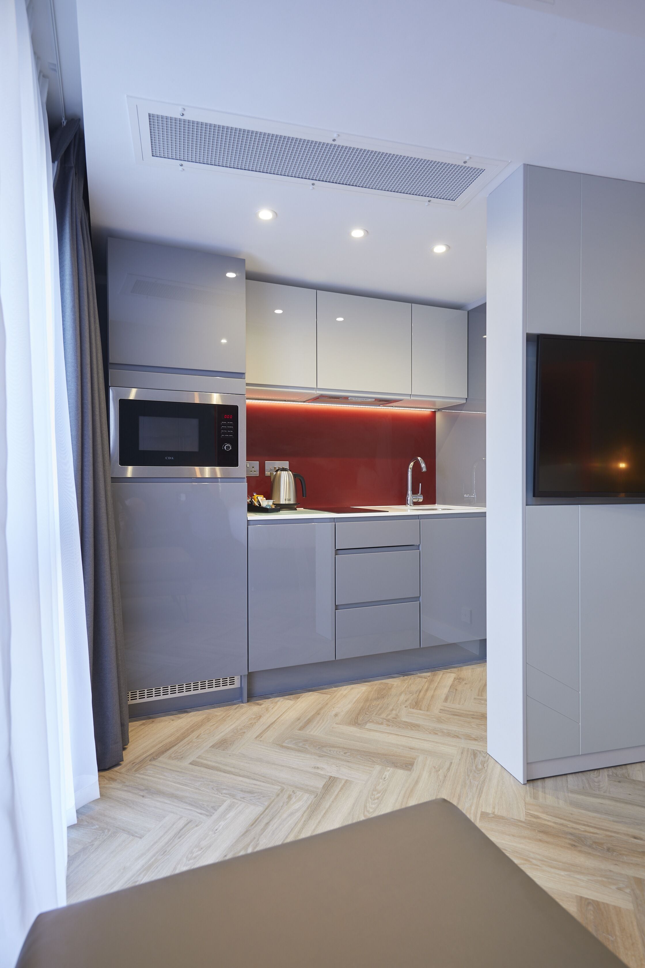 fridge, microwave, stovetop, dishwasher