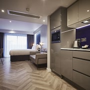 Roomzzz York City