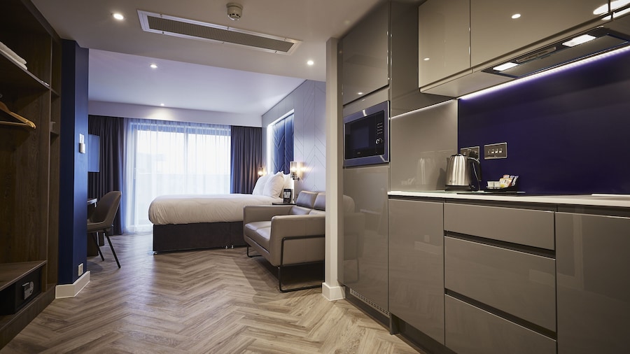 Roomzzz York City