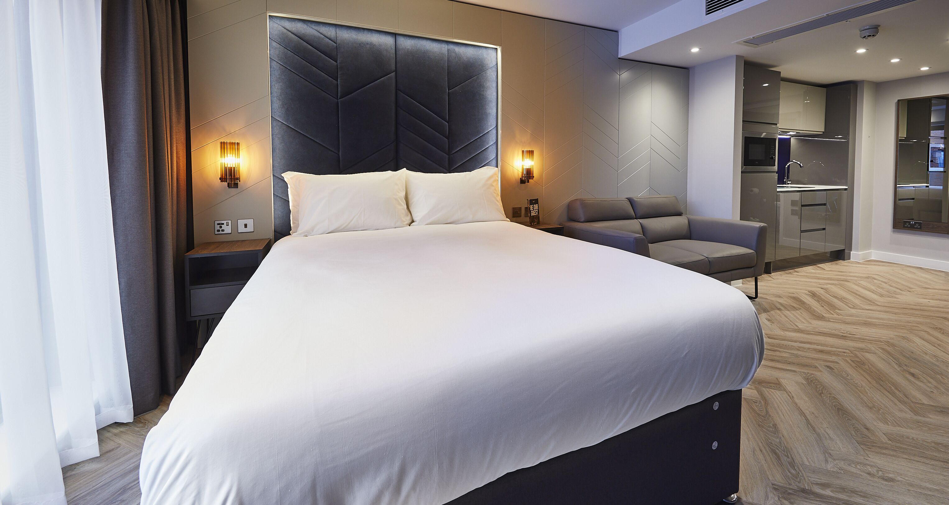 smart studio balcony & view | 1 bedroom, in-room safe, desk, laptop workspace