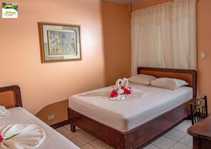 Free WiFi, bed sheets, wheelchair access - Hotel y Cabinas El Coral (Jacó)