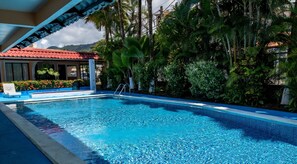 2 piscinas al aire libre
