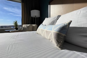 Habitación Premium, 1 cama de matrimonio grande, no fumadores, vistas a la montaña | Ropa de cama hipoalergénica, caja fuerte, escritorio