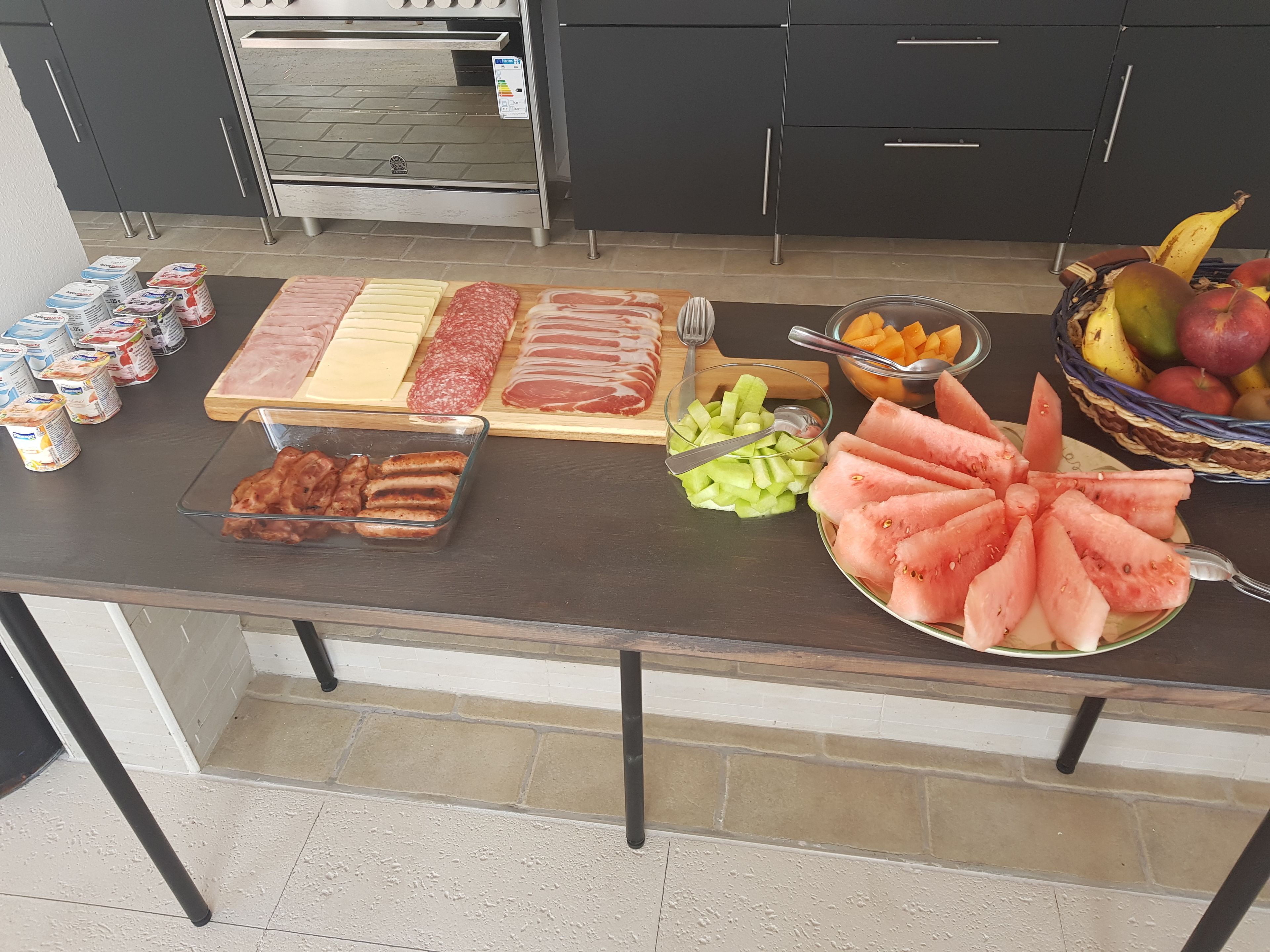 Daily full breakfast (EUR 10 per person)