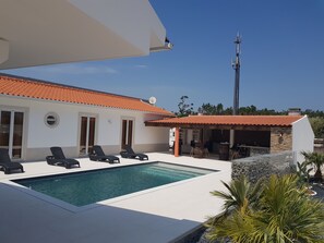 Outdoor pool - La Casa de Lylou (Figueira da Foz)