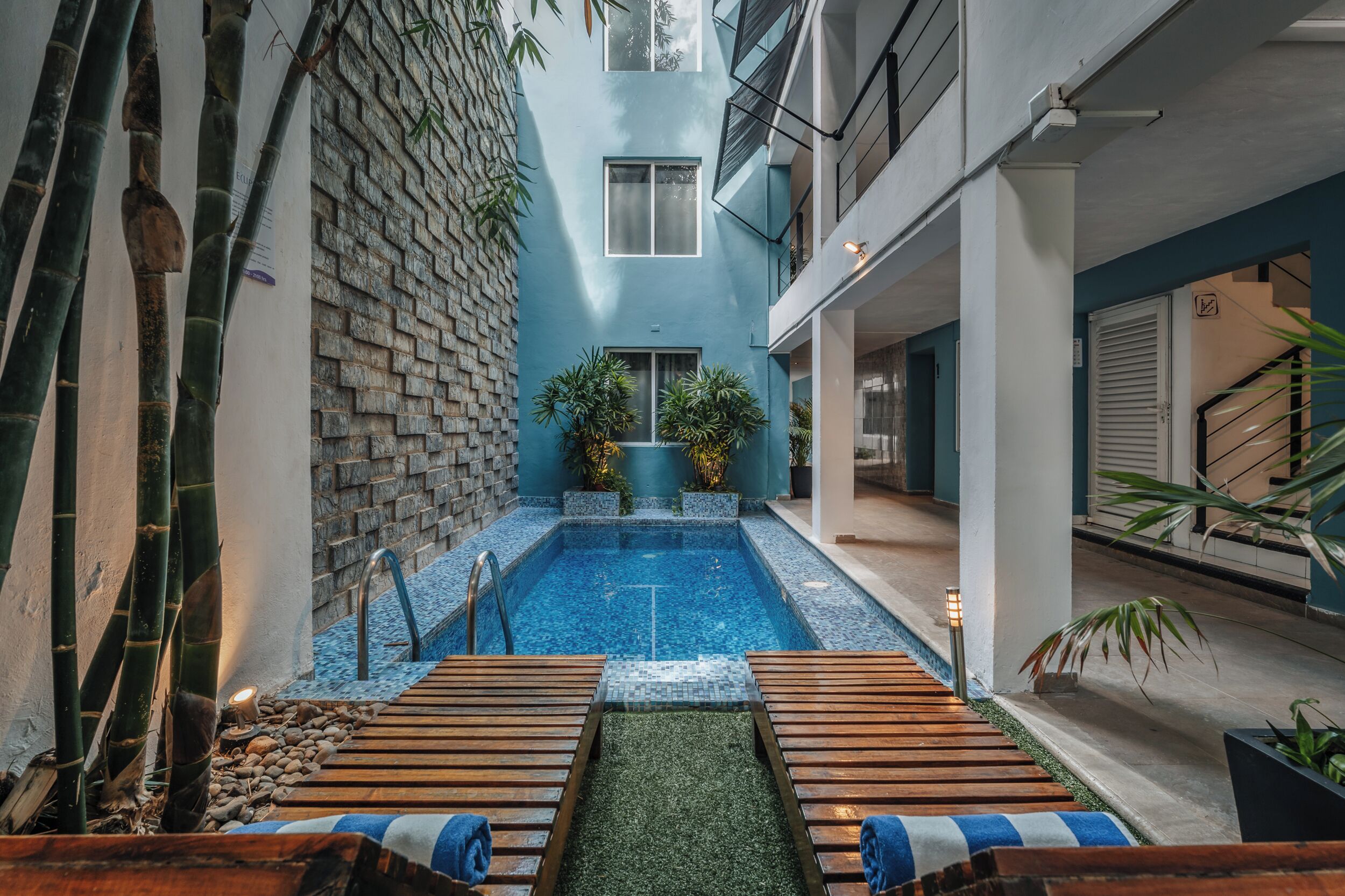 outdoor pool, open 10:00 am to 8:00 pm, pool loungers