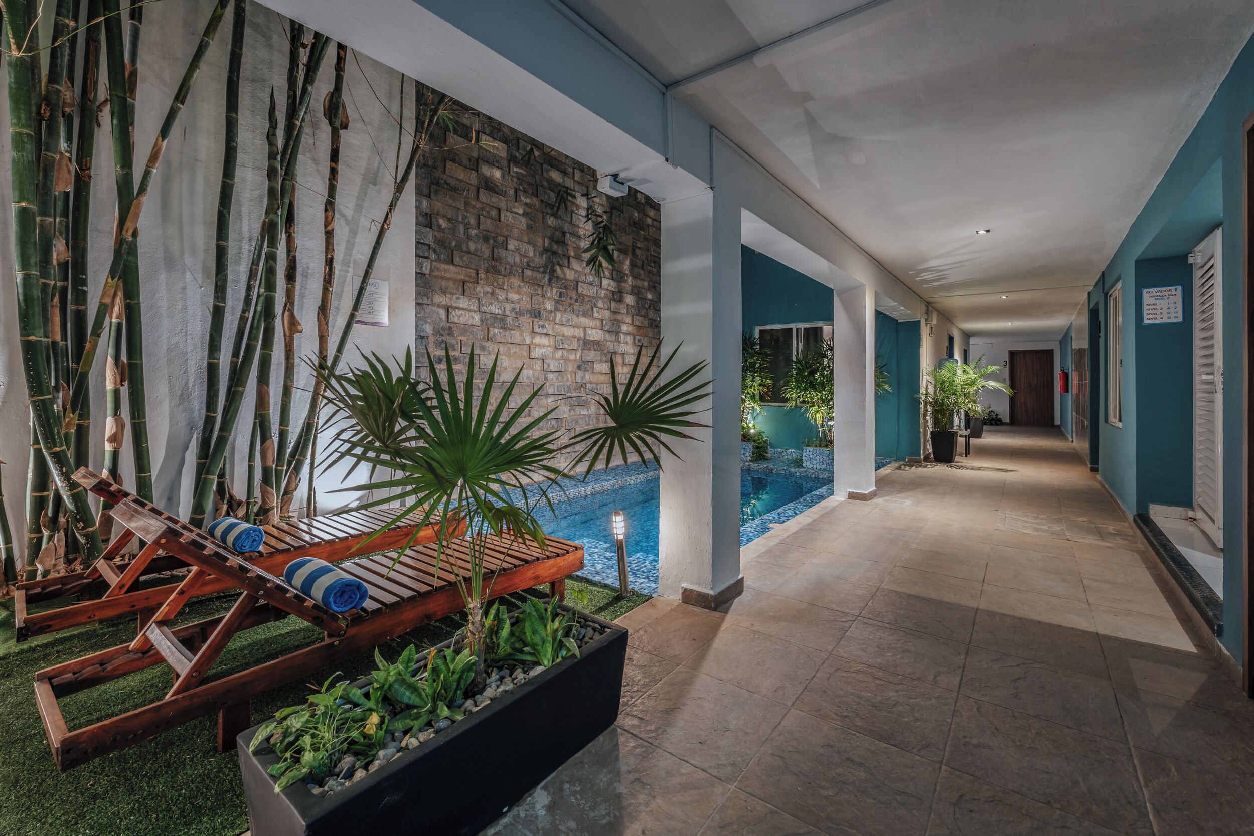 outdoor pool, open 10:00 am to 8:00 pm, pool loungers