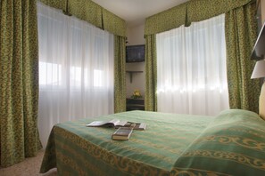 Habitación individual | Caja de seguridad en la habitación y wifi gratis