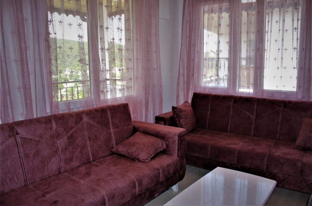 Apartamento família | Sala de estar | TV de tela plana