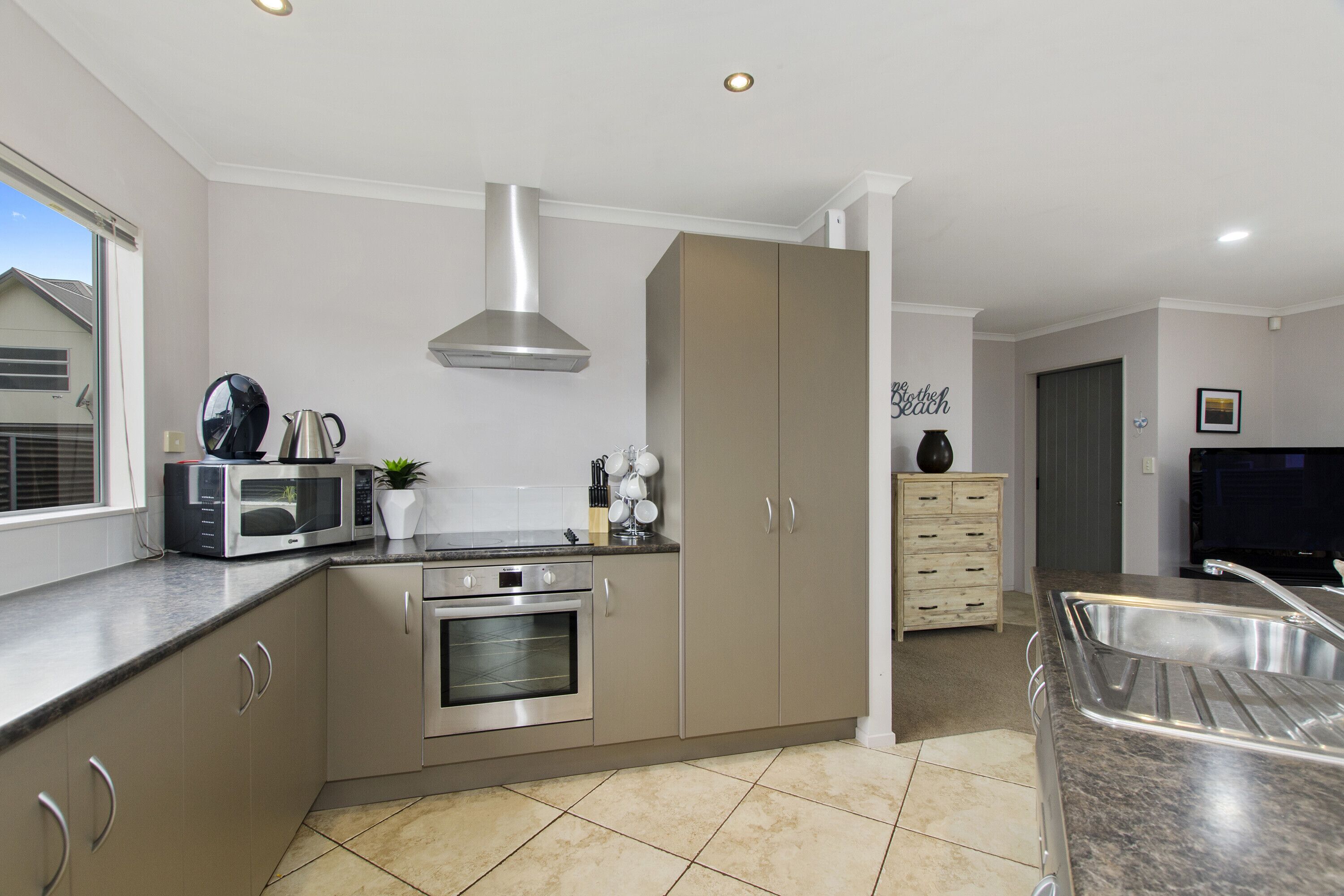 Réfrigérateur, micro-ondes, four, lave-vaisselle