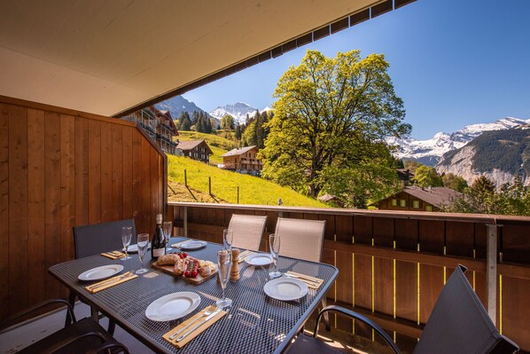 Outdoor dining - Roossi-Huus 3 (Wengen)