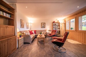 TV, DVD player - Roossi-Huus 3 (Wengen)