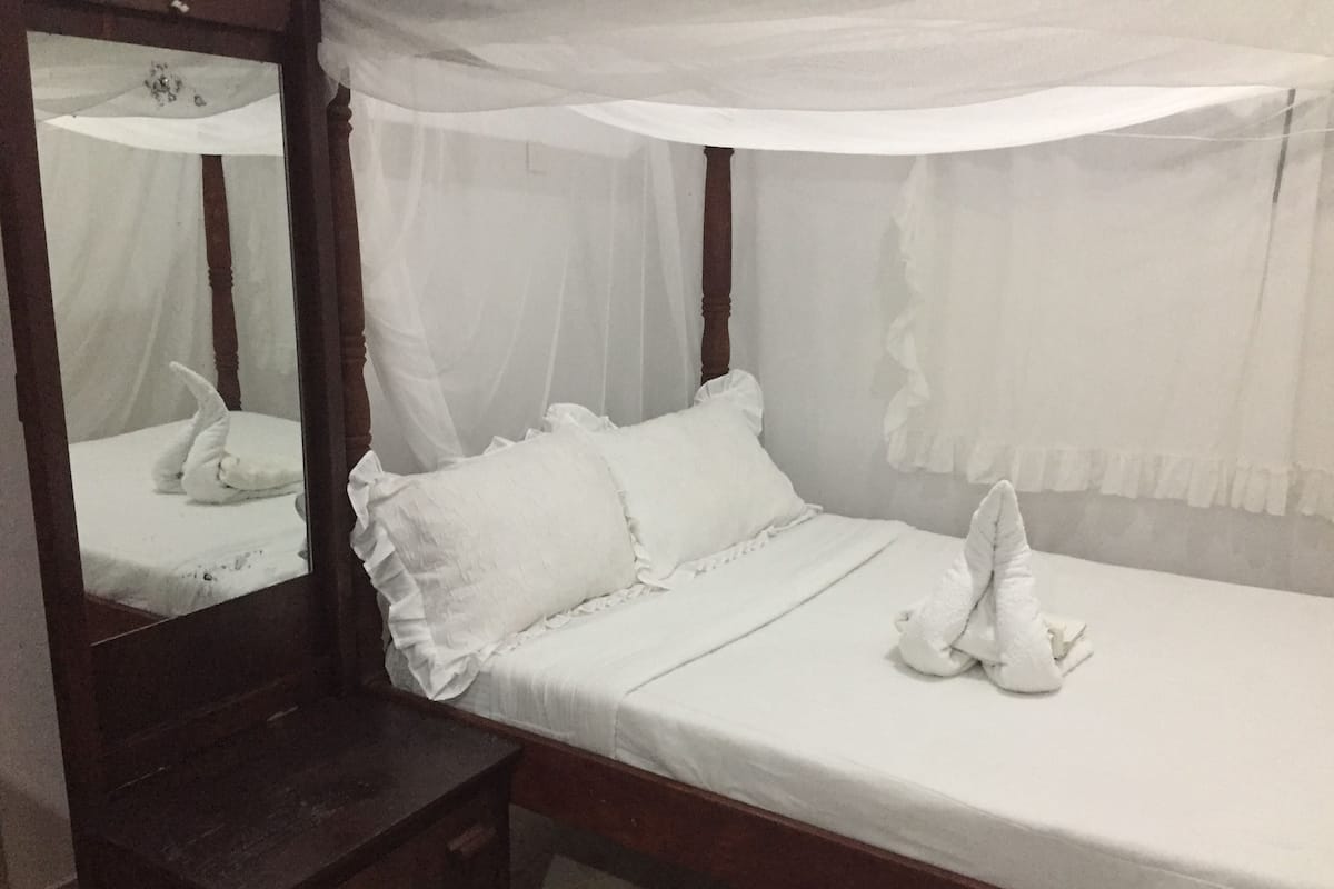 16 bedrooms, iron/ironing board, free WiFi, bed sheets