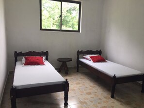 Suíte (Twin) | Ferros/tábuas de passar roupa, Wi-Fi de cortesia, roupa de cama