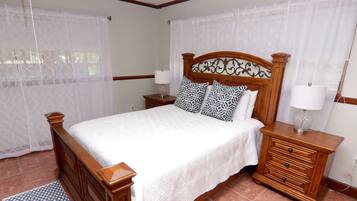 Traditional Cottage | 1 bedroom, individually decorated, individually furnished