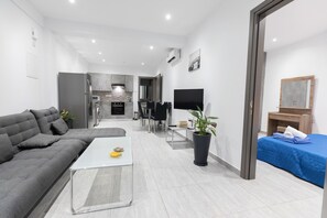 TV - Ayia Napa Center Luxury Suites (Ayia Napa)