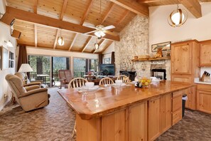 Nhà, nhiều giường, sân hiên, quang cảnh núi (1772) | Bếp riêng | Dụng cụ pha cà phê/trà 