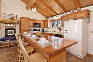 Nhà, nhiều giường, sân hiên, quang cảnh núi (1772) | Bếp riêng | Dụng cụ pha cà phê/trà 