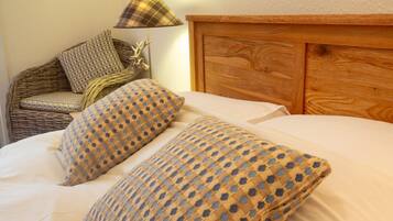 4 quartos, ferros/tåbuas de passar roupa, berço de viagem