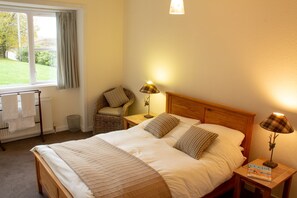 4 chambres, fer et planche à repasser, lit parapluie, accès Internet