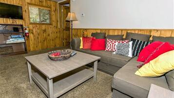 House, Multiple Beds, Hot Tub, Mountain View (1775) | Living area | Fireplace