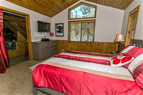 House, Multiple Beds, Hot Tub, Mountain View (1775) | 2 bedrooms, individually decorated, individually furnished, bed sheets - Grandpas AXE # 1775 (Big Bear Lake)