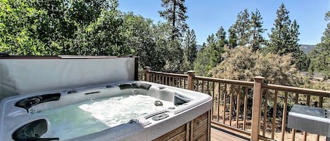 Casa, várias camas, banheira de imersão, vista para a montanha (1775) | Hidromassagem externa