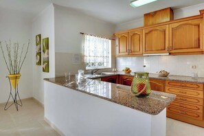 Réfrigérateur, micro-ondes, four, lave-vaisselle