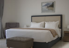 In-room safe, desk, laptop workspace, blackout drapes - The Pool Villa - Tanuf (Al Hamra)