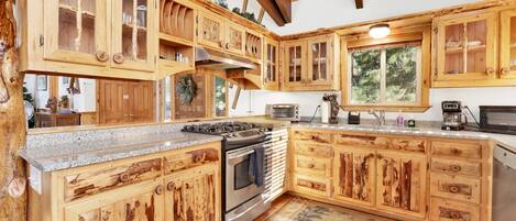 House, Multiple Beds, Hot Tub, Mountain View (1792) | Private kitchen | Coffee/tea maker