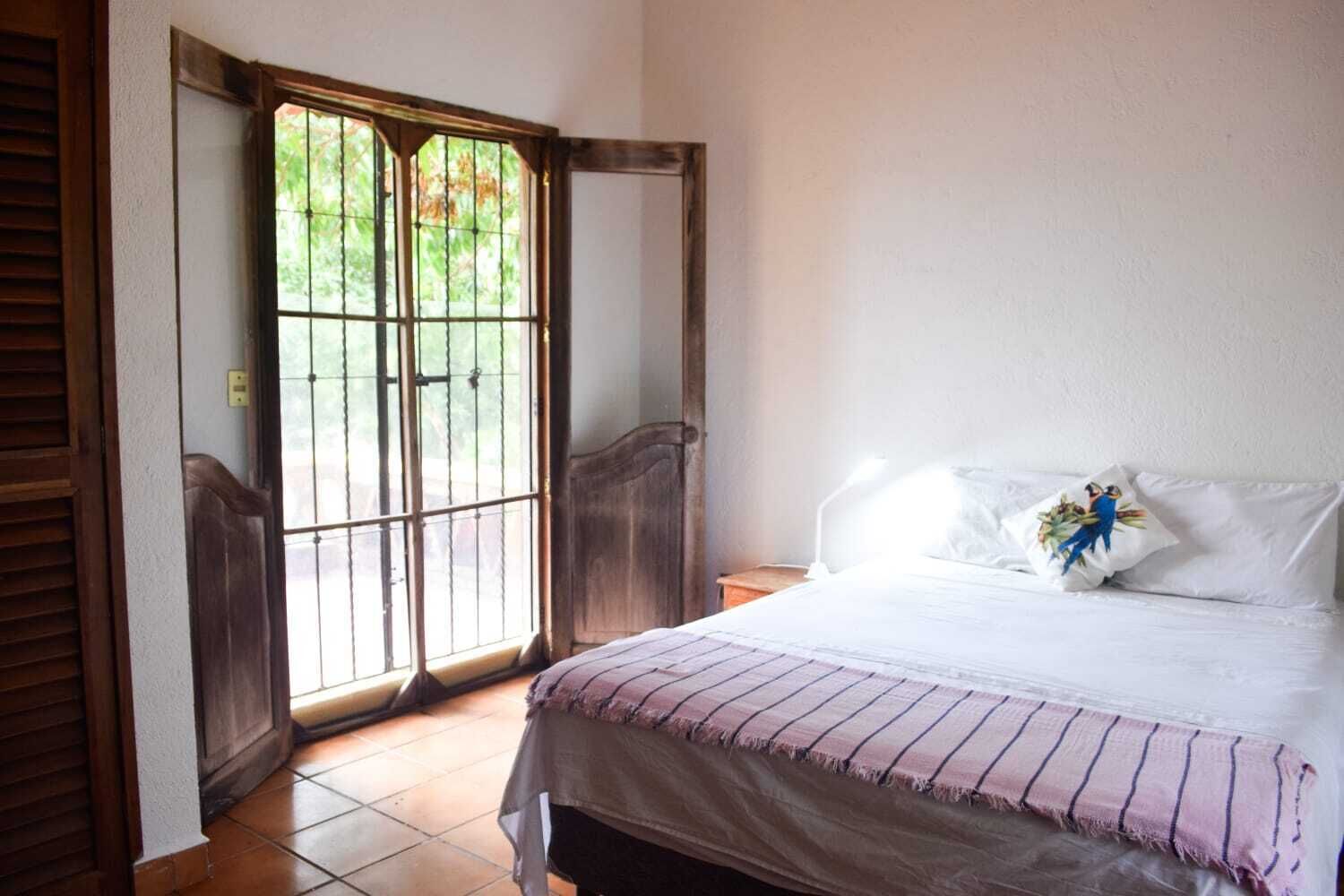 1 多间卧室、办公桌、免费 WiFi