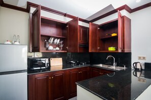 Private kitchen - Anachak Angkor Residence- Family Suite- 4 adults- Free breakfast- Free transfer (Sangkat Sla Kram)