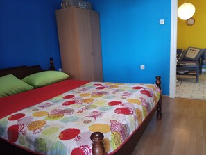 2 bedrooms, iron/ironing board, WiFi, bed sheets