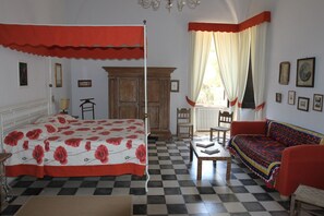 7 habitaciones, escritorio, tabla de planchar con plancha y wifi 