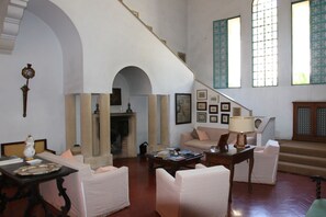 Interior - Villa Galeasi - Splendid Villa with swimming pool, bowling alley, greenery, relaxation ... (Grottaglie)