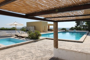 Pool - Villa Galeasi - Splendid Villa with swimming pool, bowling alley, greenery, relaxation ... (Grottaglie)