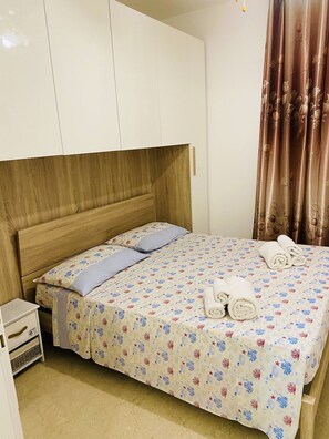 4 slaapkamers, een strijkplank/strijkijzer, wifi, beddengoed