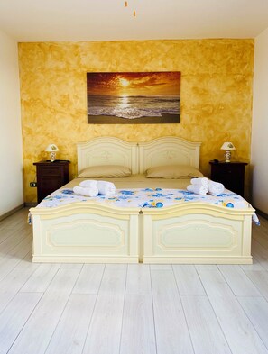 4 bedrooms, iron/ironing board, WiFi, bed sheets