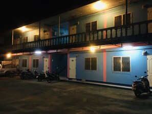 Exterior - Baan Pak Pond Tanom is the nice accommodation in Chom Tong city with facilities (Tambon Khuang Pao)