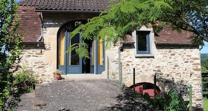 Cottage in the heart of the hamlet of Felzines with free WI FI